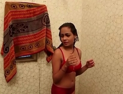 Bathroom Me nahati Bahbhi Ka Video